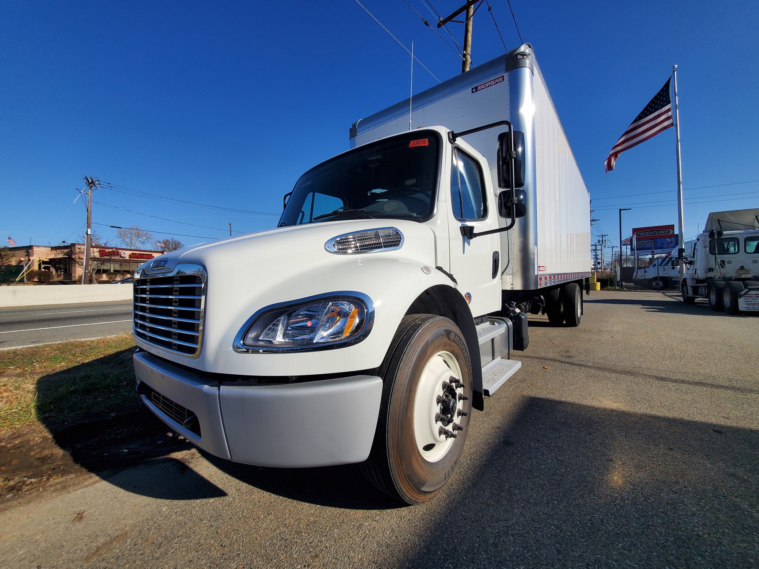 freightliner box truck 2022