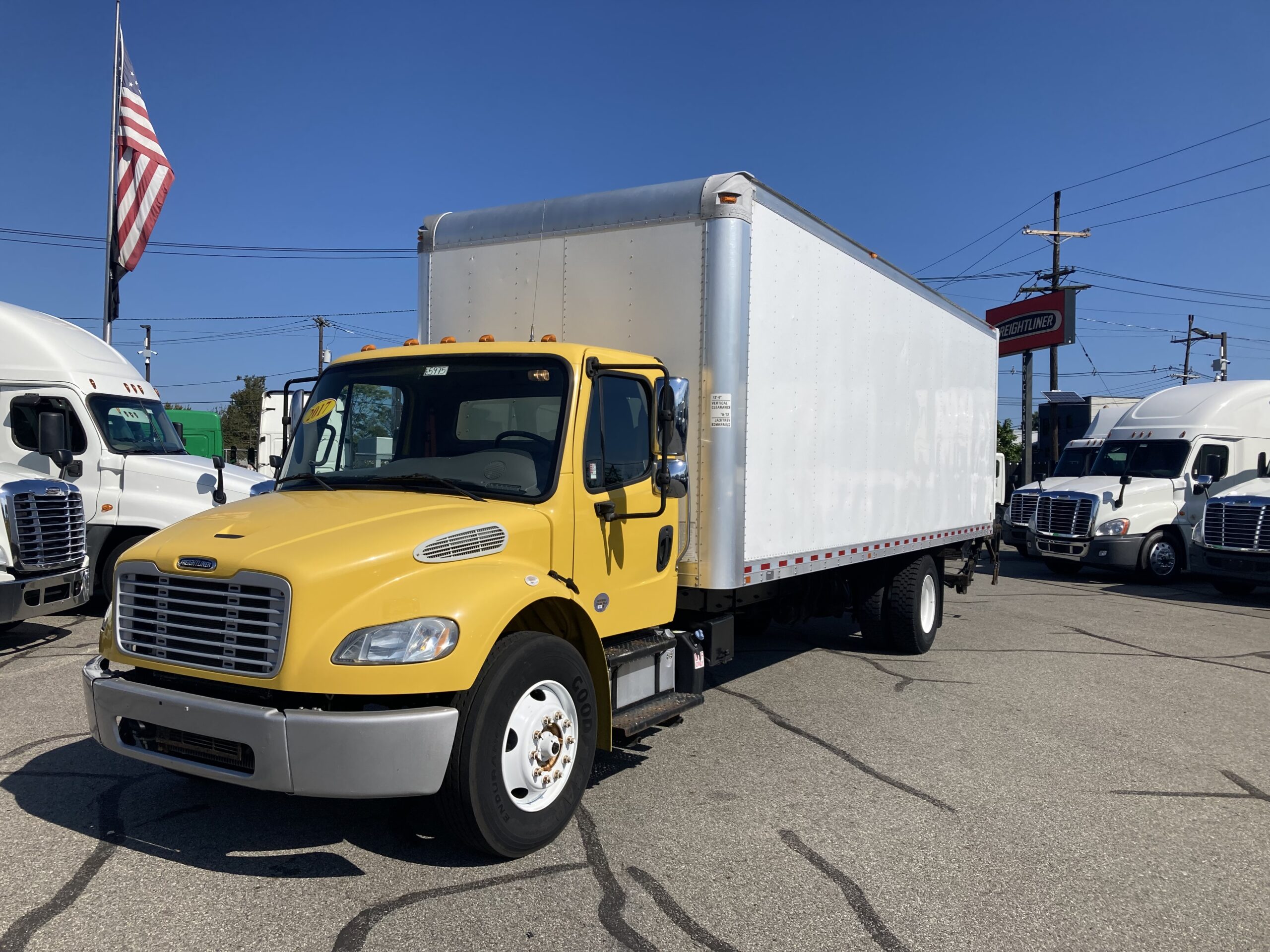 2017 FREIGHTLINER M2 – 26′ Box – Non CDL – 212k Miles – Stock # EC5975