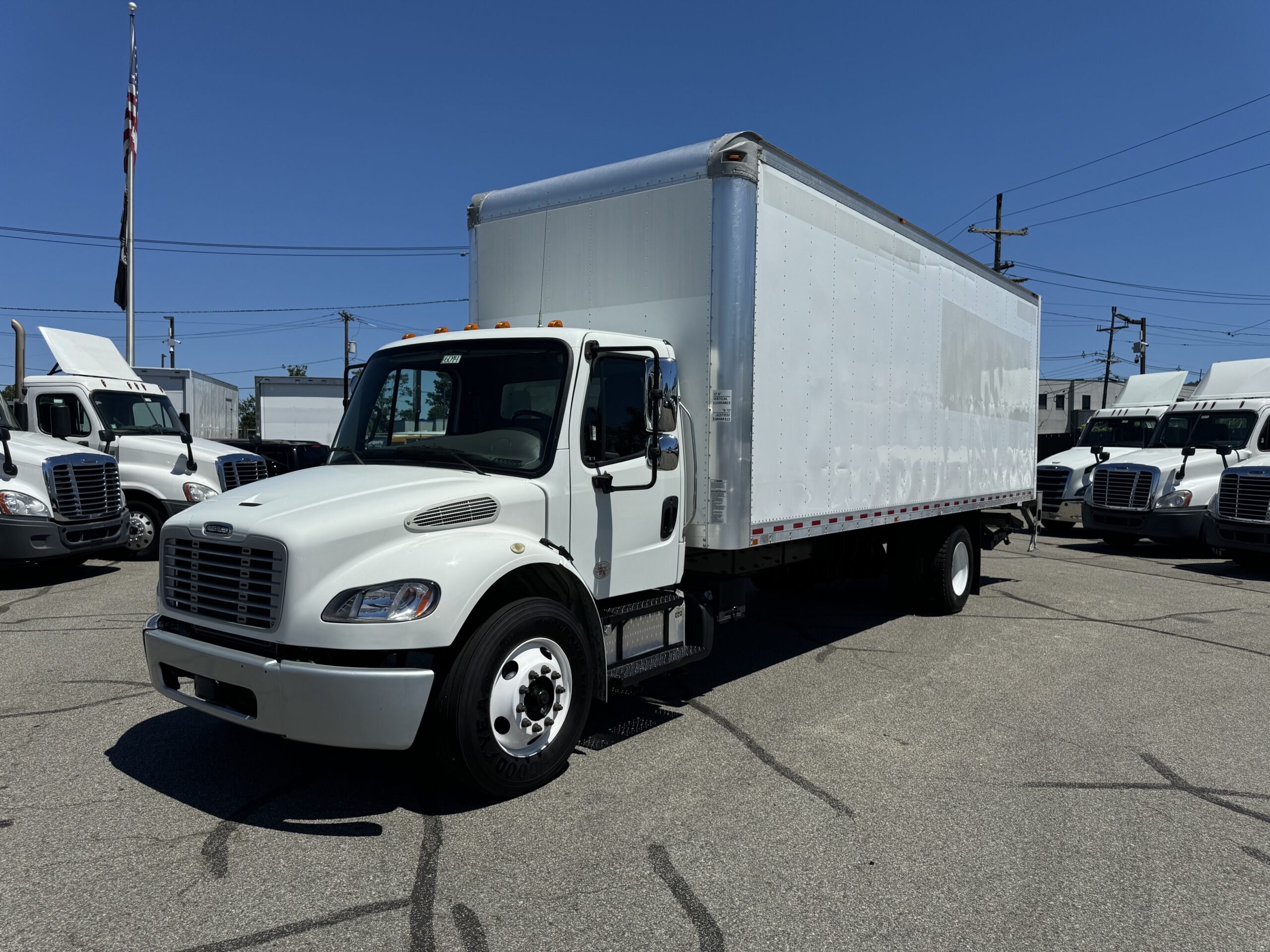 2018 FREIGHTLINER M2 – 26′ Box with Liftgate – Non CDL –203k Miles – FCAM – Stock # EC6014
