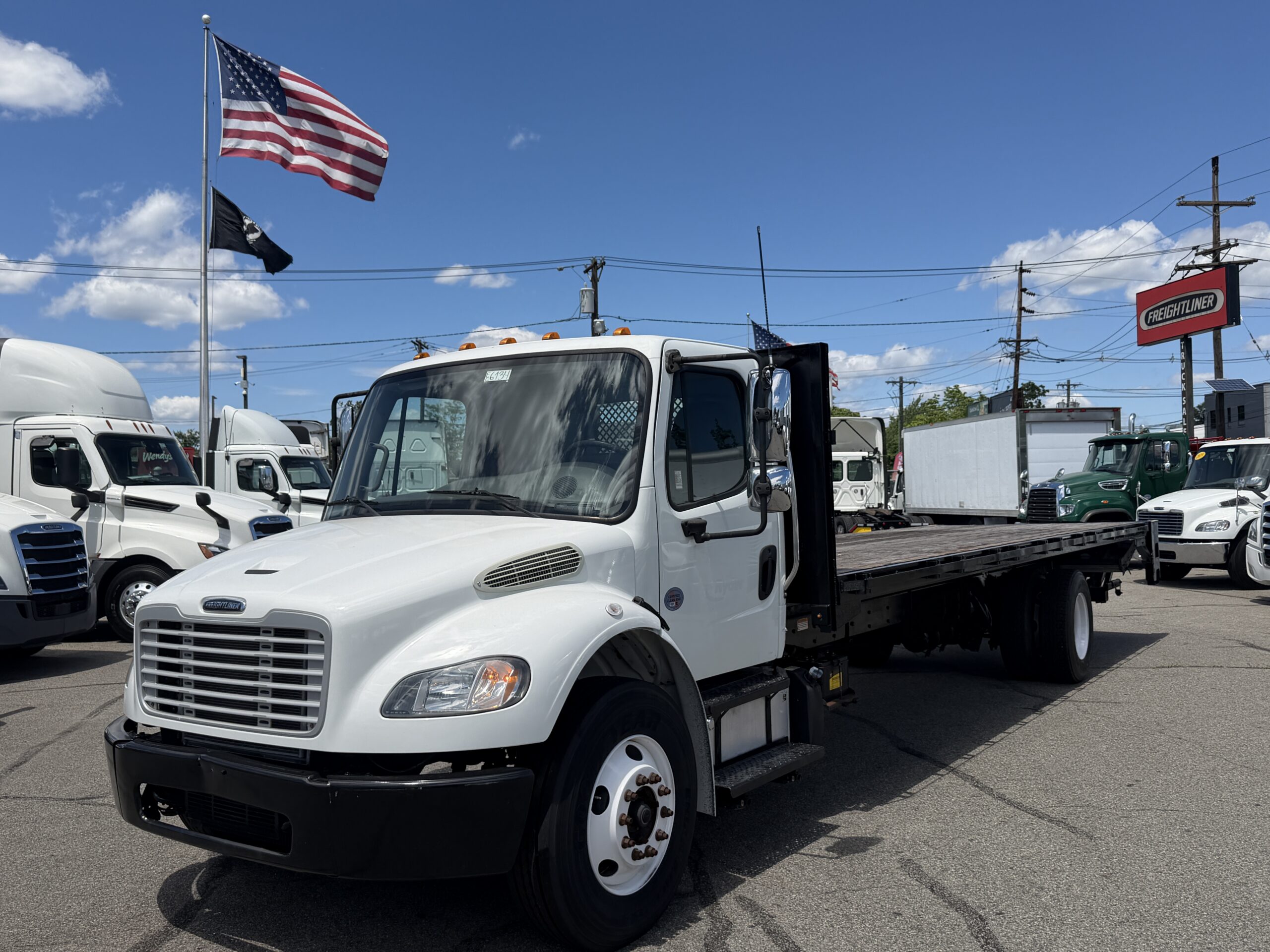 2015 Freightliner M2 – 26′ Flatbed w/ LG – Non CDL – Cummins ISB – 240 HP – 146k mi- Stock #EC6134