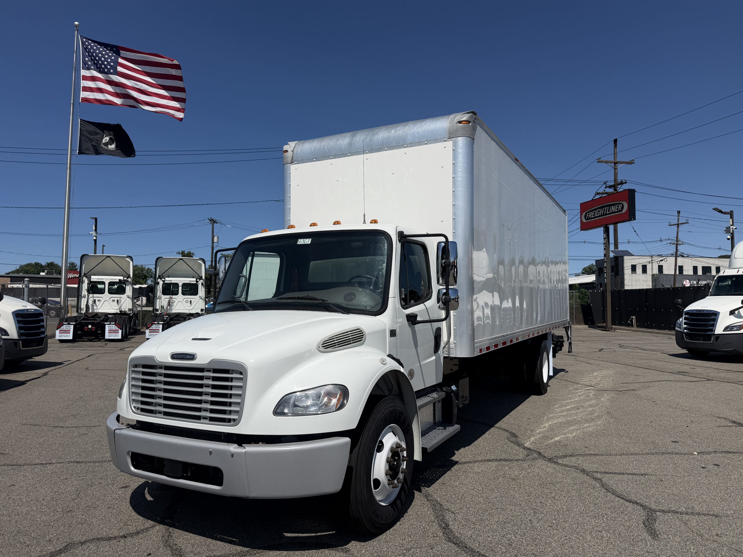 2021 Freightliner M2 – 26′ Box w/ LG – Non CDL – Cummins B6.7 – 240 HP – 201k mi – Stock #EC6167