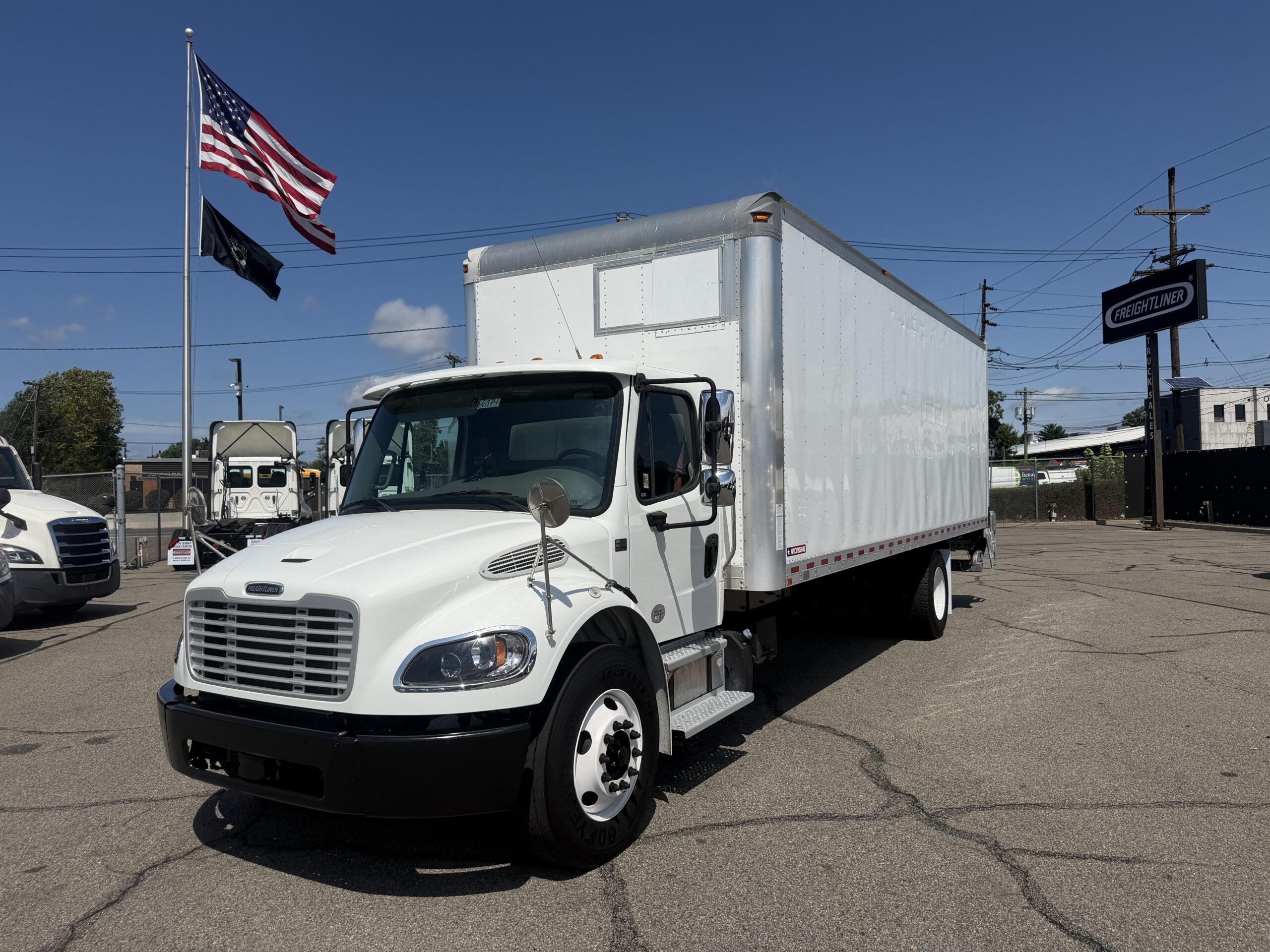 2020 Freightliner M2-106 – 26′ Box w/ Liftgate – Non CDL – Cummins B6.7 – 240 HP – 218k mi- Stock #EC6174